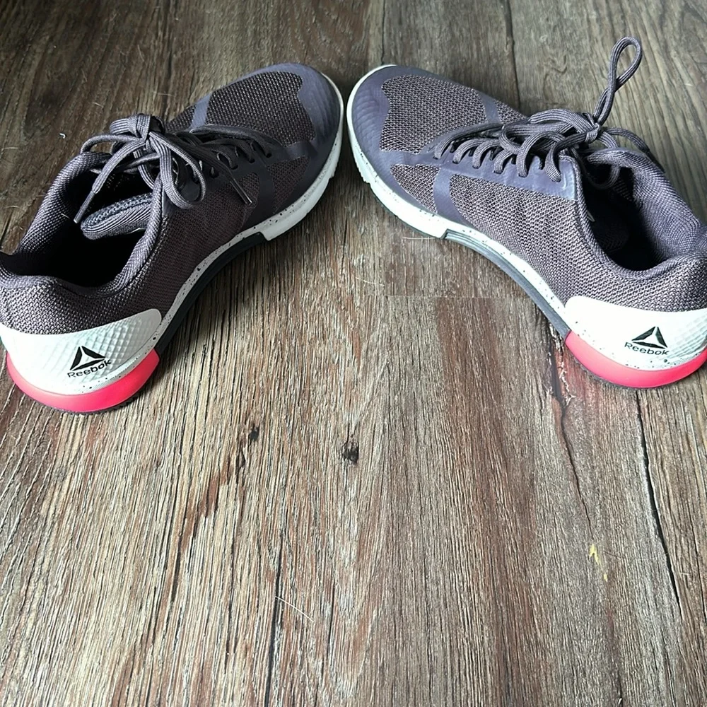 💙 EUC Women’s Reeboks - Picture 2 of 5